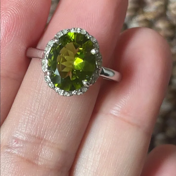 New Sterling Silver Peridot & Diamond Ring, Size 7